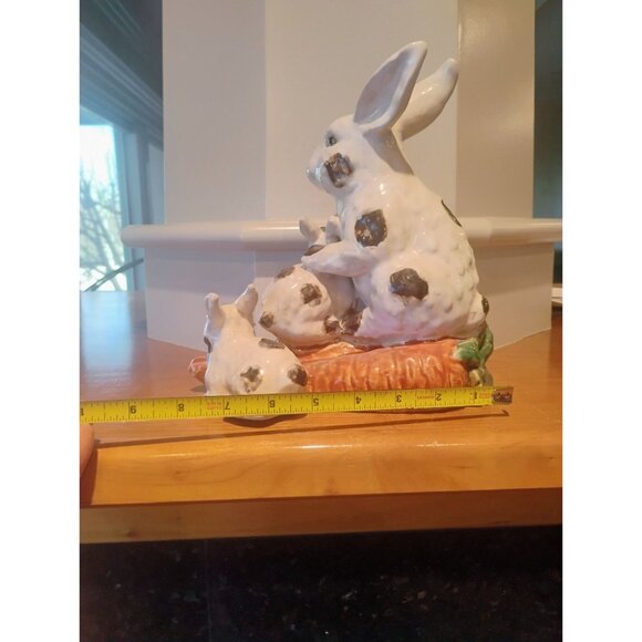 Large Vtg Majolica Pottery Easter Bunny Rabbits on a Carrot 9" x 9" - Picture 8 of 10